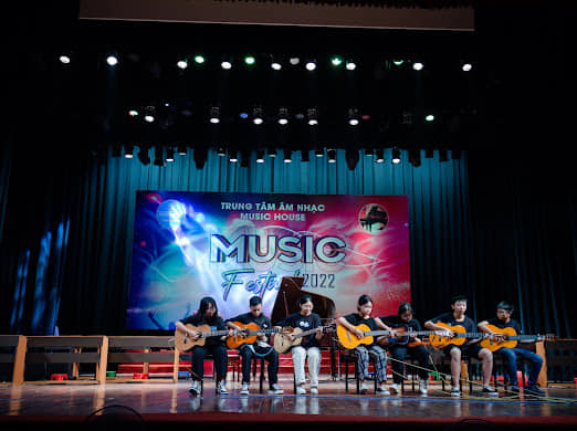 Trước khi học đàn guitar cần chuẩn bị gì?